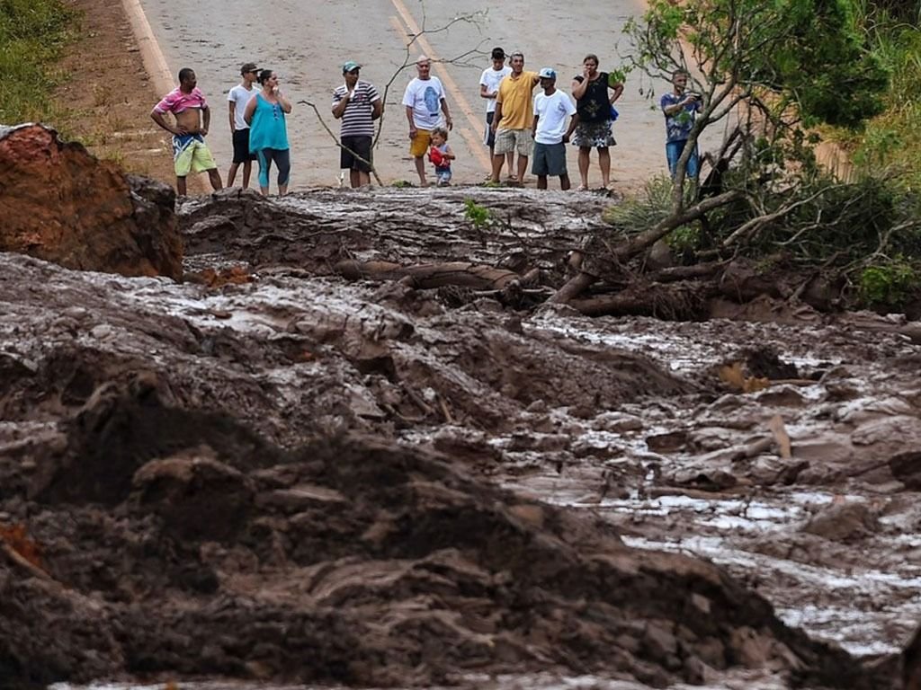 Tragedia En Brasil: Suman 9 Muertos Y Buscan A 345 Personas ...