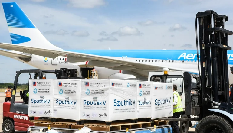 Un avión de Aerolíneas Argentinas partirá el domingo a Moscú para traer más vacunas