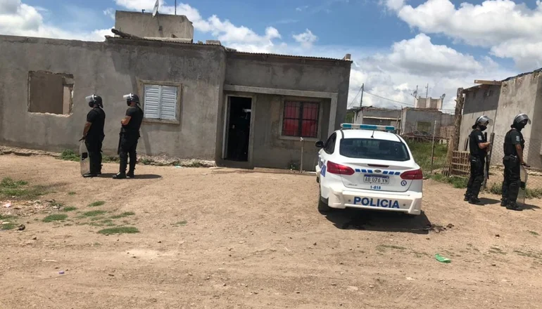 La Policía realizó un allanamiento en el barrio 70 Viviendas Sur