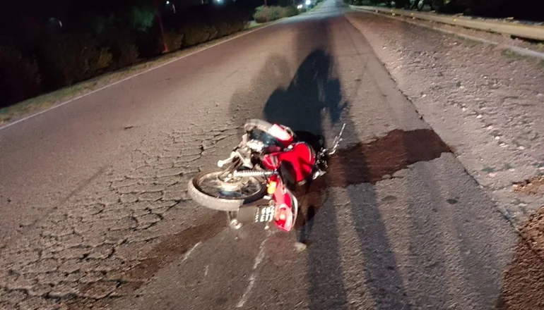Un motociclista y un ciclista internados por distintos accidentes