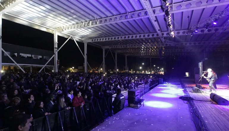 Juanse despidió el Calle Angosta Rock con una lluvia de hits