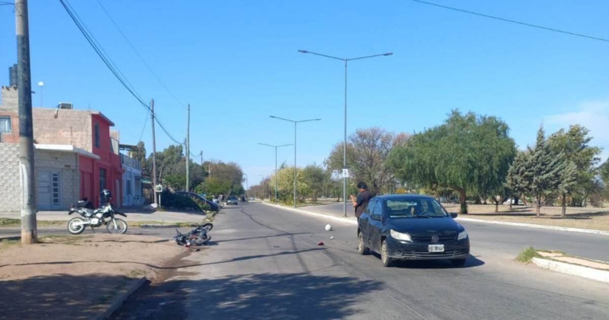 Una moto y un auto chocaron en la avenida Quinto Centenario hay un herido El Diario de la