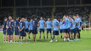 Argentina se enfrenta ante Uruguay con la meta de mantener su invicto y  buscar la cima