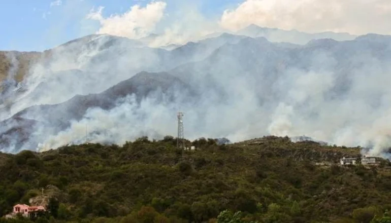 Continúan las tareas para combatir los incendios en Potrero de los Funes