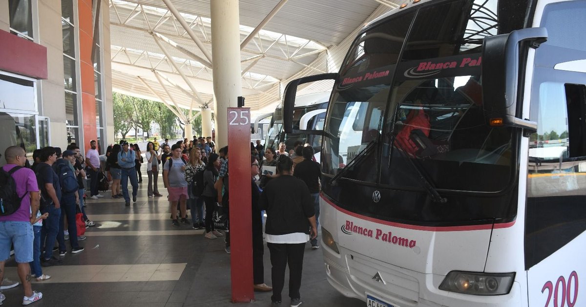 Hasta La Medianoche El Servicio De Transporte Urbano E Interurbano Es Gratuito El Diario De La 0398