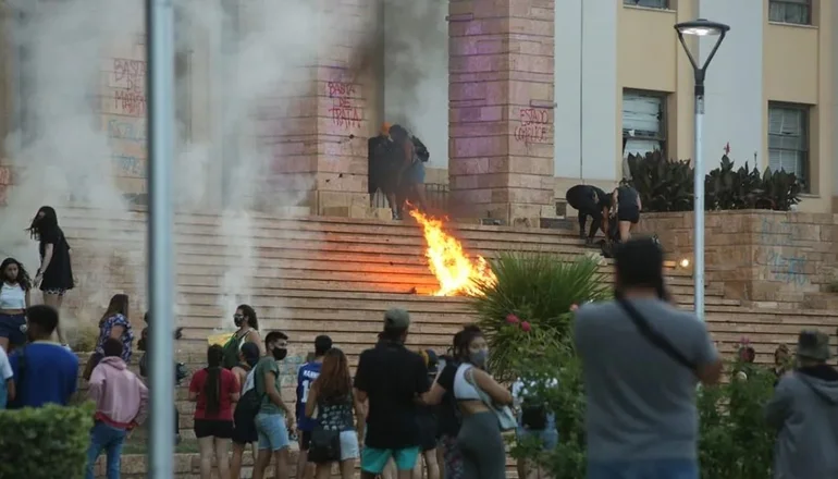 Mendoza: violentos incidentes en marcha de protesta por el femicidio de Florencia Romano